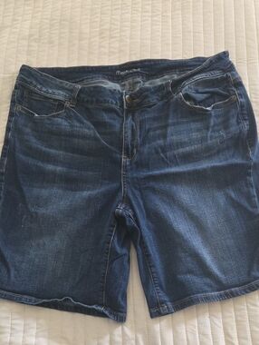 Maurices Indigo Denim Bermuda Shorts Sz 22